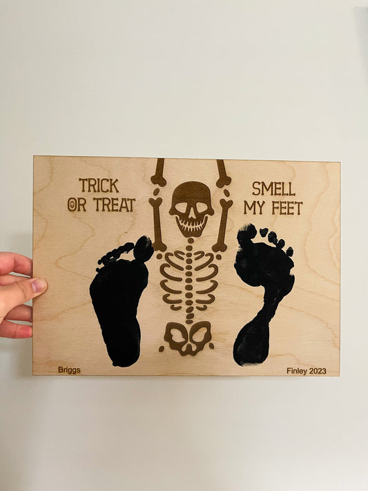 DIY Halloween Footprint Art, Baby’s First Halloween Keepsake, Personalized Footprint Wood Sign, Halloween Kid Craft, smell my feet